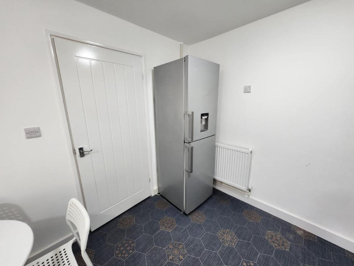 4 Bedroom 2 Bathroom Shared House - Near Bhx And Nec Birmingam Exterior foto