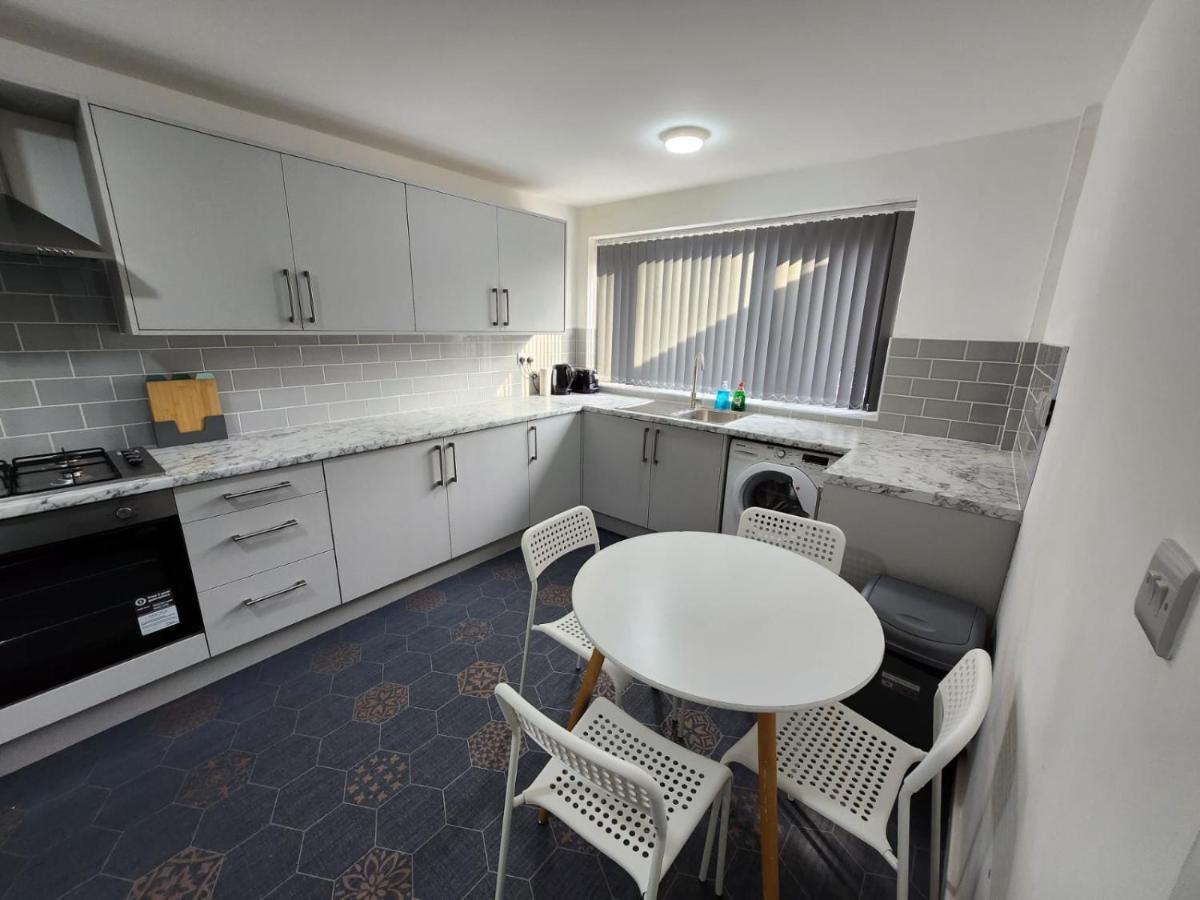 4 Bedroom 2 Bathroom Shared House - Near Bhx And Nec Birmingam Exterior foto