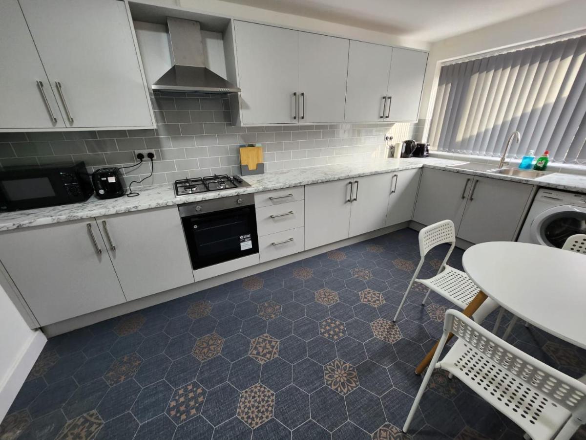 4 Bedroom 2 Bathroom Shared House - Near Bhx And Nec Birmingam Exterior foto