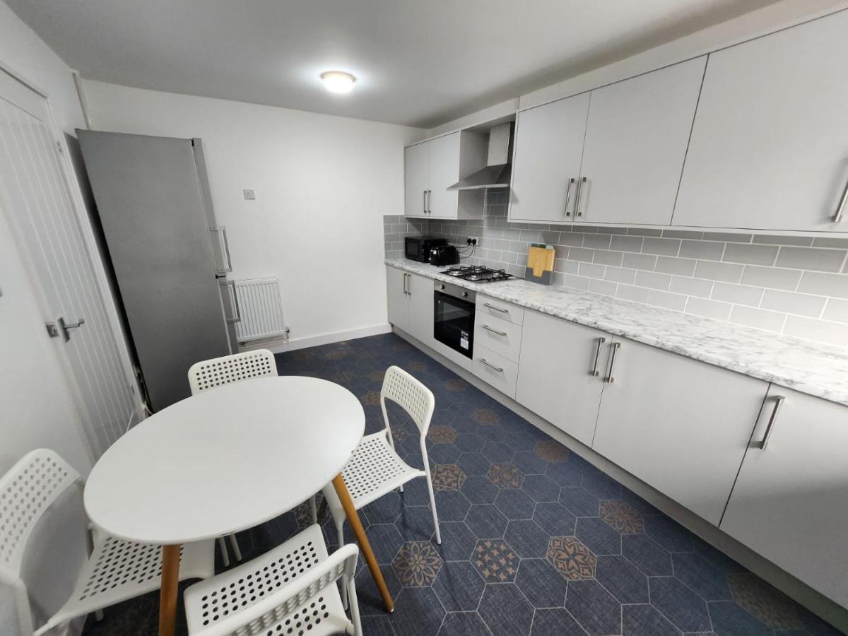 4 Bedroom 2 Bathroom Shared House - Near Bhx And Nec Birmingam Exterior foto