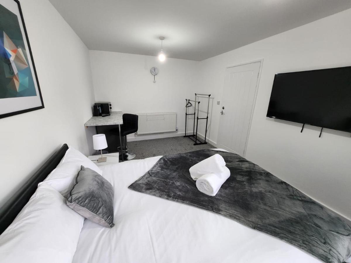 4 Bedroom 2 Bathroom Shared House - Near Bhx And Nec Birmingam Exterior foto