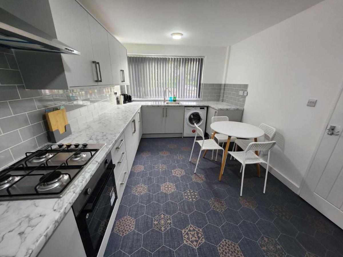 4 Bedroom 2 Bathroom Shared House - Near Bhx And Nec Birmingam Exterior foto