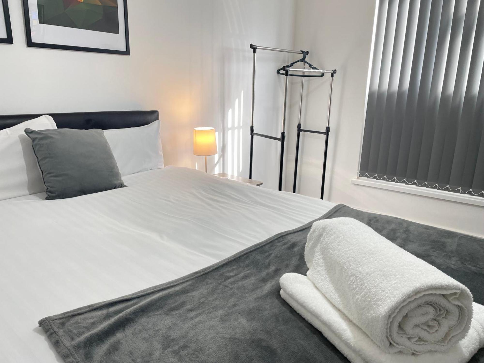 4 Bedroom 2 Bathroom Shared House - Near Bhx And Nec Birmingam Exterior foto