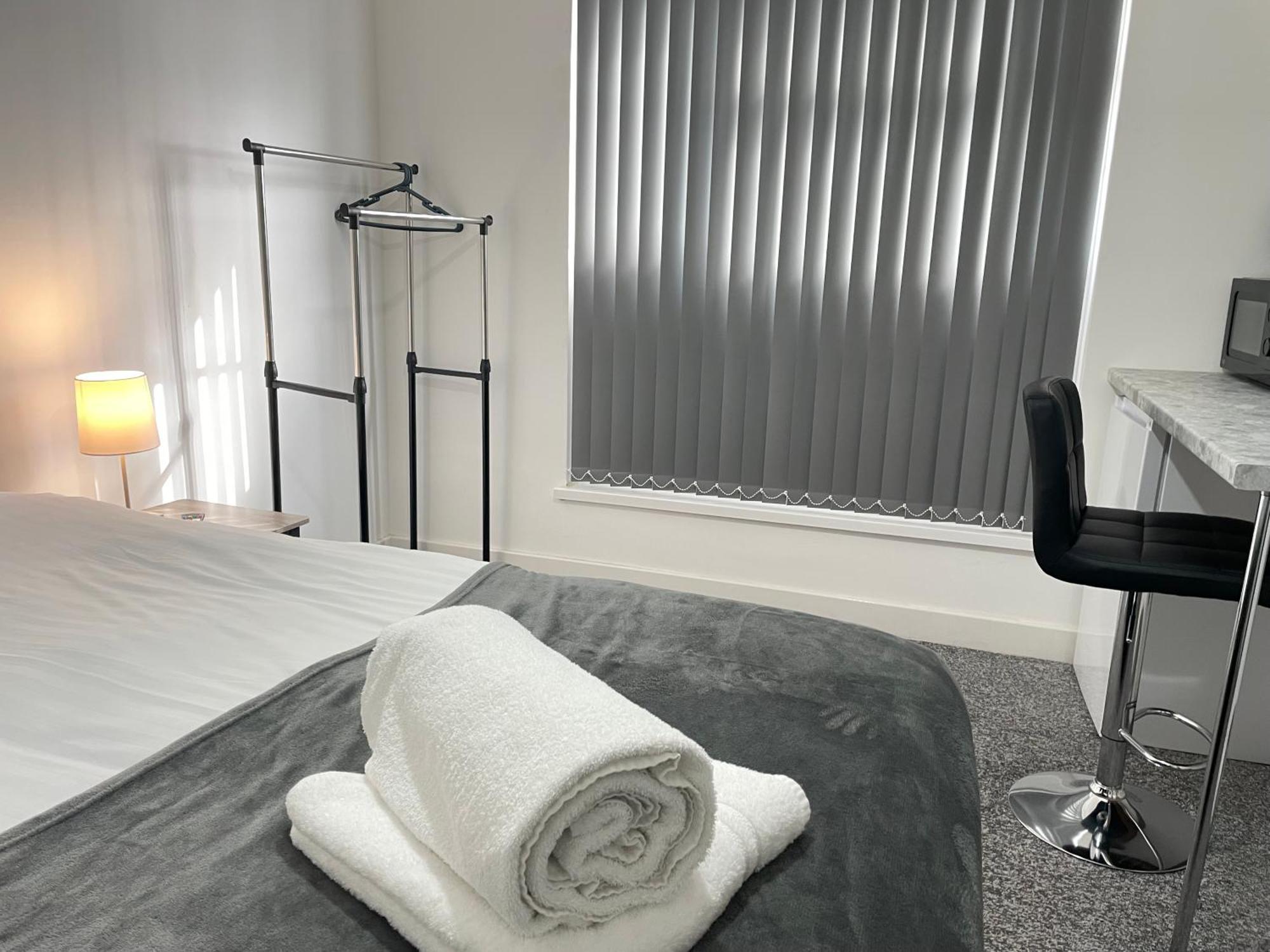 4 Bedroom 2 Bathroom Shared House - Near Bhx And Nec Birmingam Exterior foto